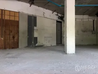 Аренда торговое помещение в Кхлонг Тоеи, Бангкок