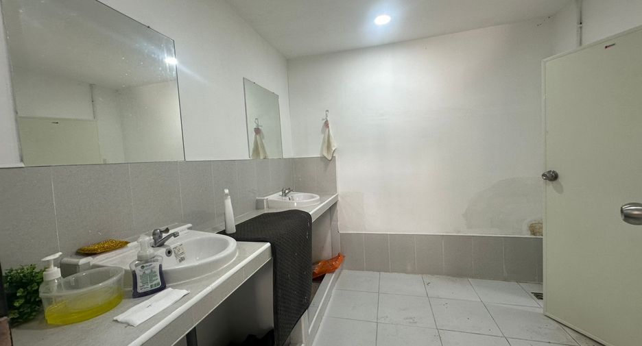 Gewerbefläche zur Miete in Watthana, Bangkok