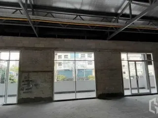Аренда торговое помещение в Кхлонг Тоеи, Бангкок