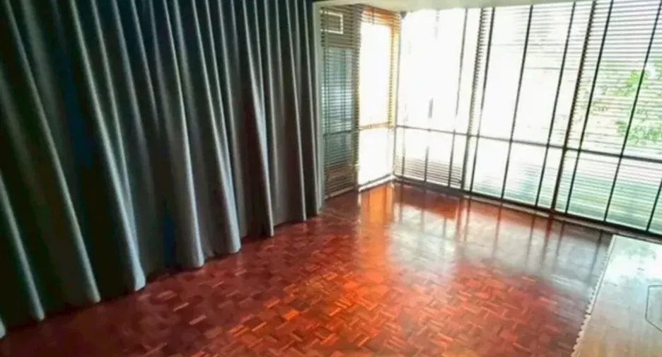 Gewerbefläche zur Miete in Yan Nawa, Bangkok