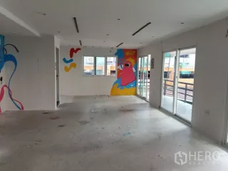 For rent retail Space in Huai Khwang, Bangkok