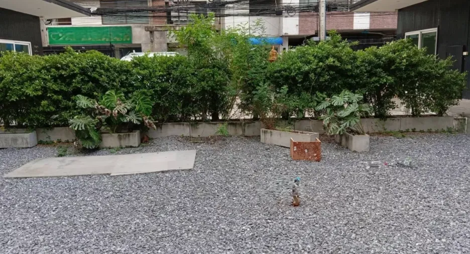 For rent retail Space in Huai Khwang, Bangkok