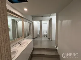 For rent retail Space in Bang Rak, Bangkok