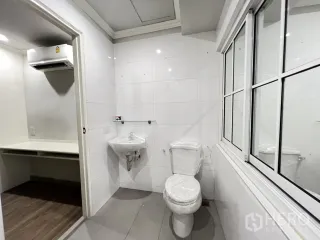 For rent retail Space in Bang Rak, Bangkok