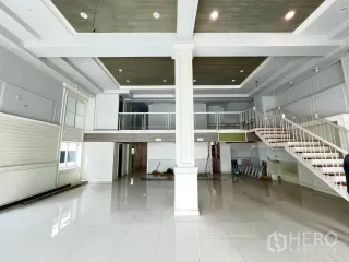 For rent retail Space in Bang Rak, Bangkok