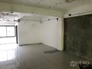 Local comercial en alquiler en Watthana, Bangkok