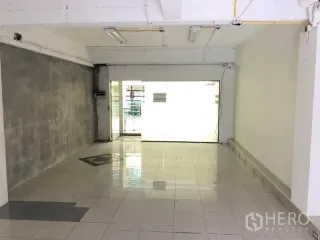 Local comercial en alquiler en Watthana, Bangkok