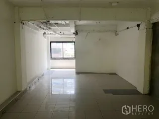 Local comercial en alquiler en Watthana, Bangkok