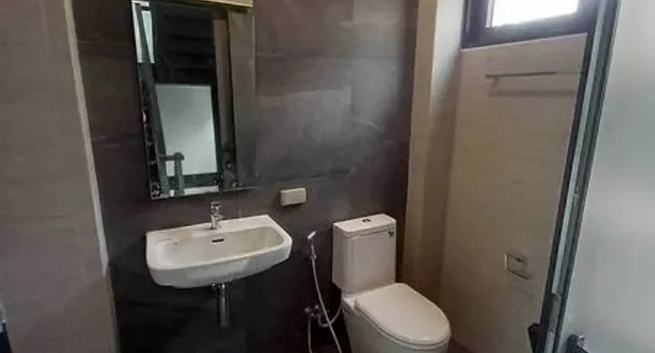 For rent retail Space in Khlong Toei, Bangkok