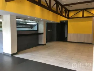 For rent retail Space in Watthana, Bangkok