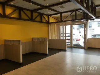 For rent retail Space in Watthana, Bangkok
