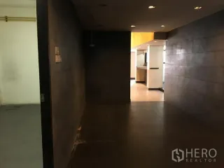 For rent retail Space in Watthana, Bangkok