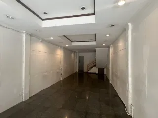Аренда торговое помещение в Щаттхана, Бангкок