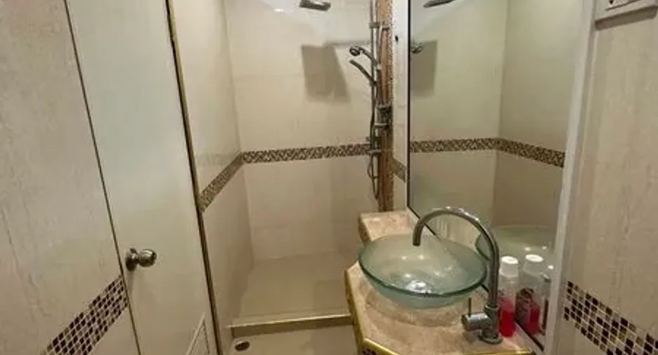 For rent retail Space in Yan Nawa, Bangkok