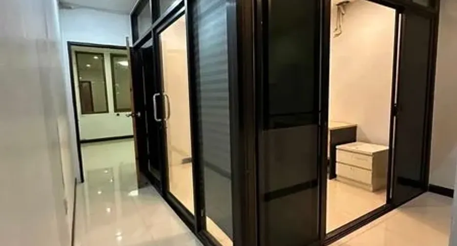 For rent retail Space in Yan Nawa, Bangkok