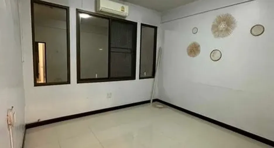 For rent retail Space in Yan Nawa, Bangkok