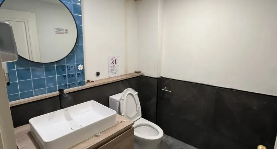 For rent and for sale 5 bedrooms retail Space in Watthana, Bangkok