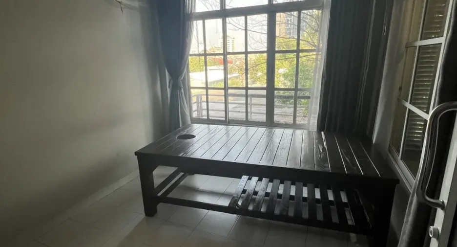 For rent and for sale 5 bedrooms retail Space in Watthana, Bangkok