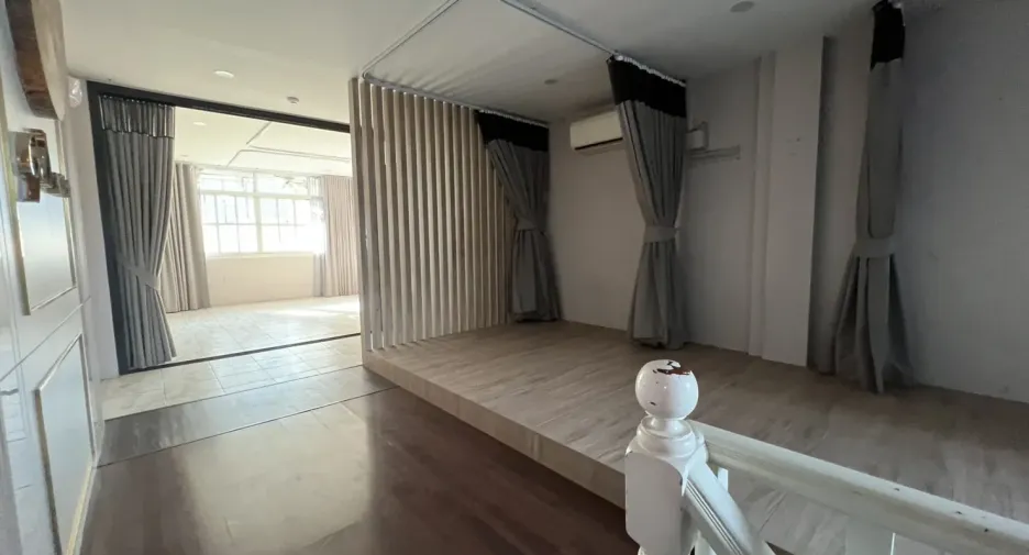 For rent and for sale 5 bedrooms retail Space in Watthana, Bangkok