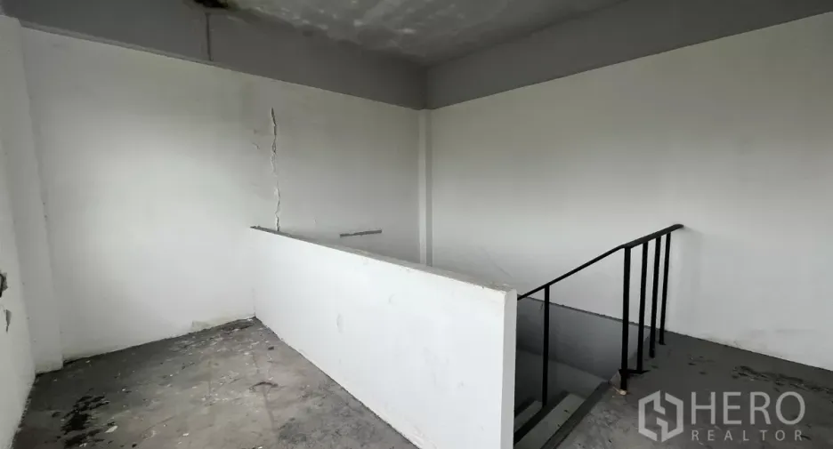 For rent retail Space in Watthana, Bangkok