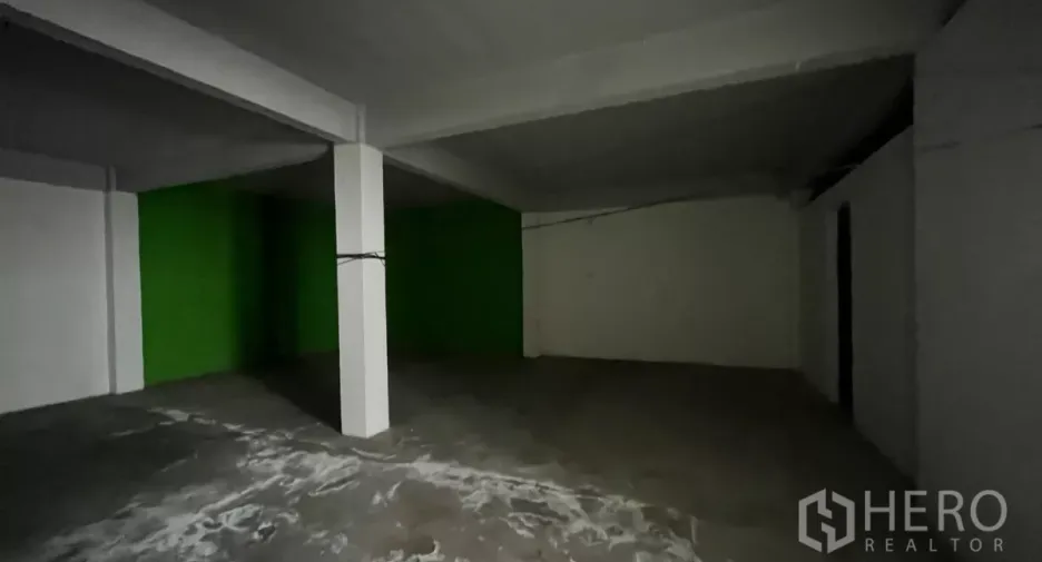 For rent retail Space in Watthana, Bangkok