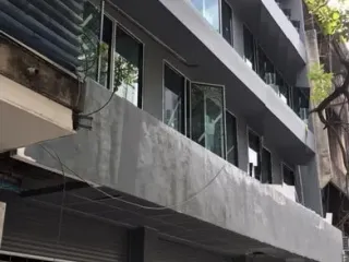 Аренда торговое помещение в Кхлонг Тоеи, Бангкок
