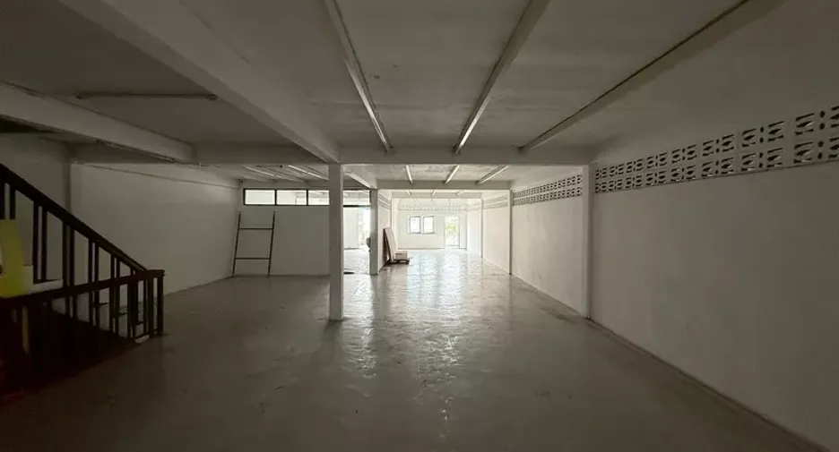 For rent retail Space in Phra Khanong, Bangkok