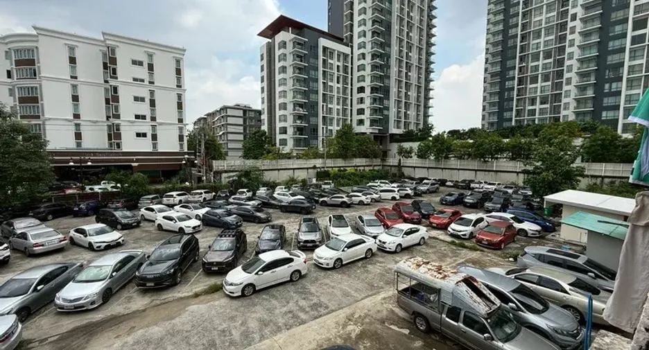For rent retail Space in Phra Khanong, Bangkok