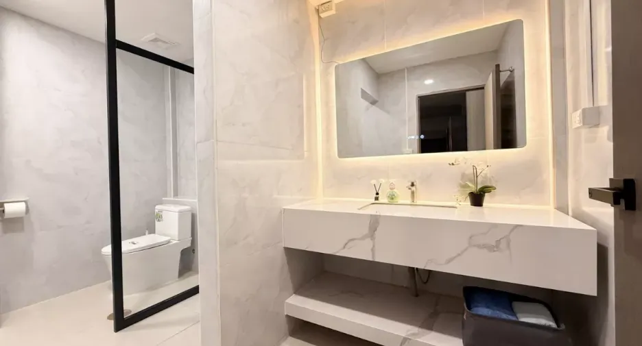 For rent 4 bedrooms retail Space in Ratchathewi, Bangkok
