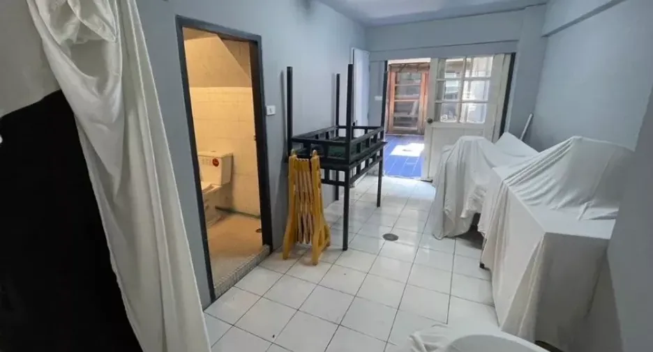For rent retail Space in Watthana, Bangkok
