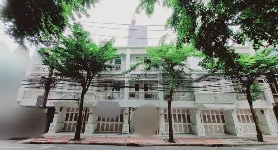 For rent 4 bedrooms retail Space in Bang Rak, Bangkok