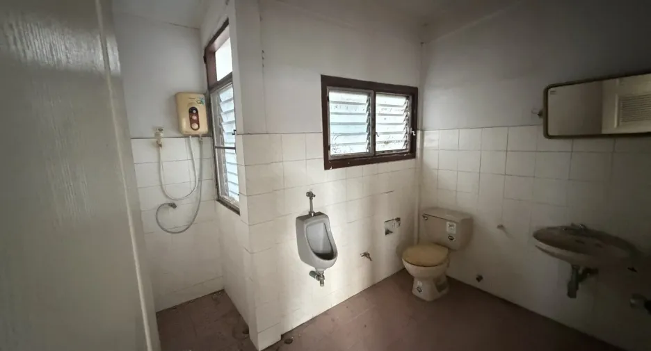Gewerbefläche zur Miete mit 6 Zimmer in Sathon, Bangkok