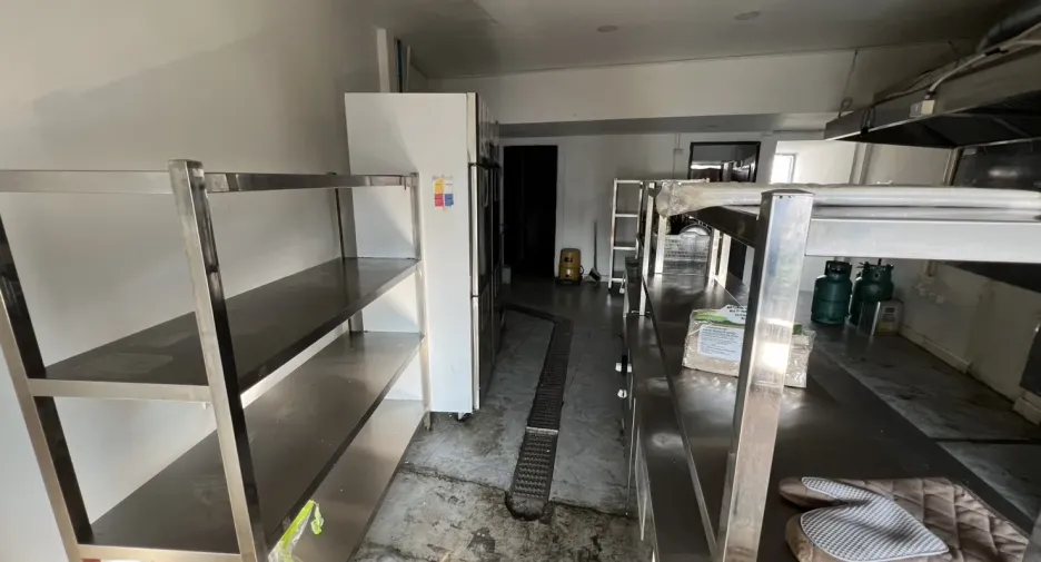 For rent 4 bedrooms retail Space in Watthana, Bangkok