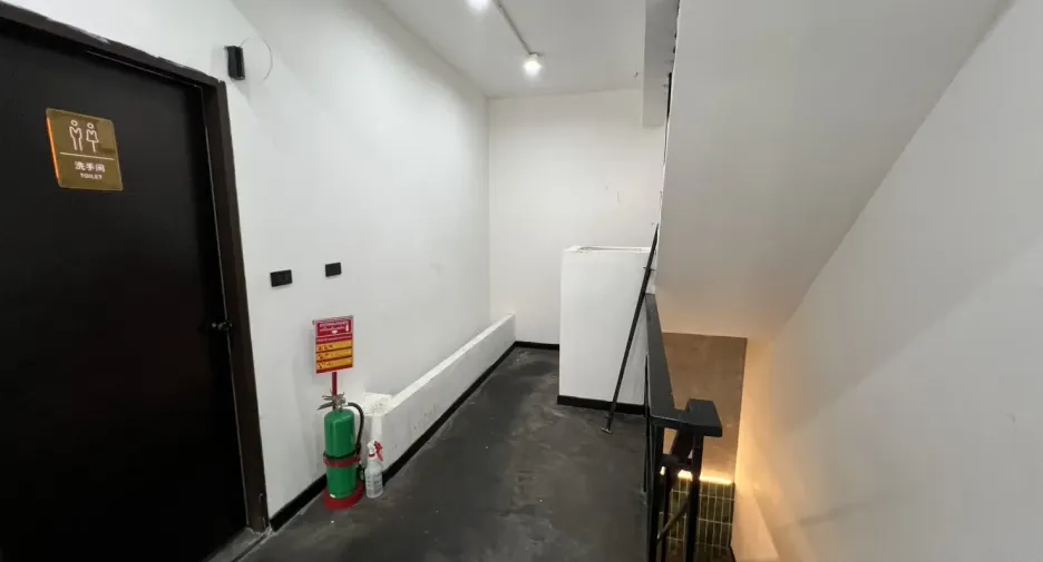 For rent 4 bedrooms retail Space in Watthana, Bangkok