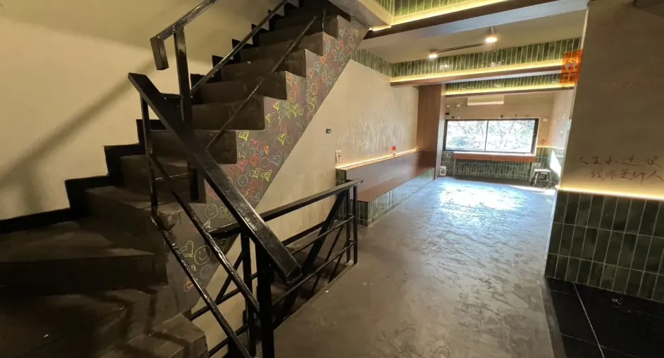 For rent 4 bedrooms retail Space in Watthana, Bangkok