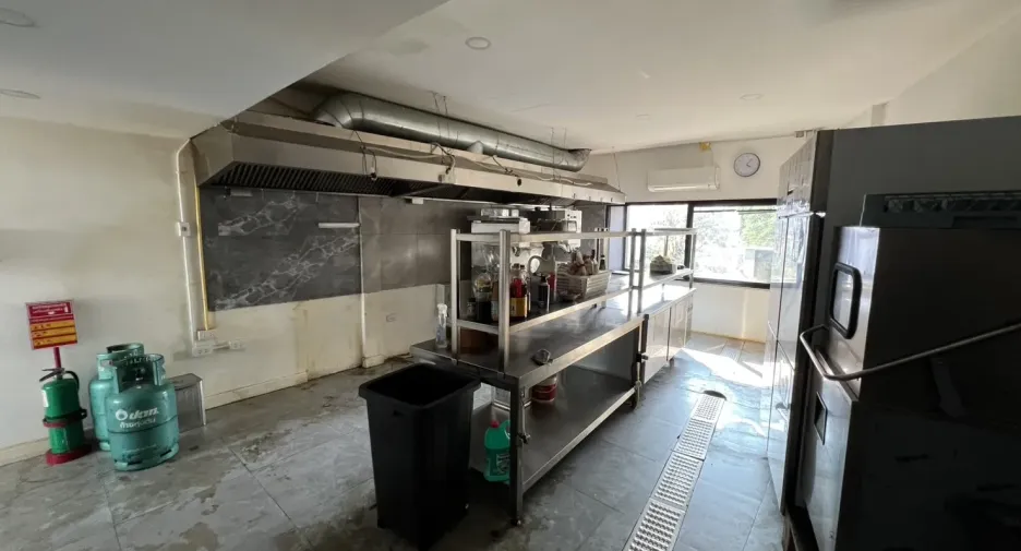 For rent 4 bedrooms retail Space in Watthana, Bangkok