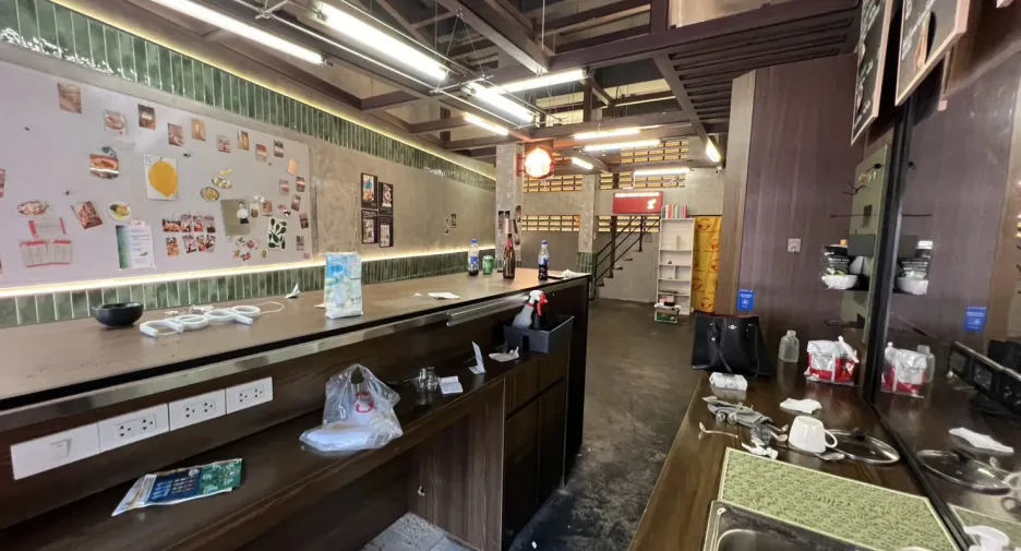 For rent 4 bedrooms retail Space in Watthana, Bangkok