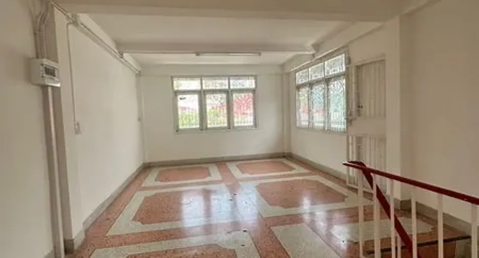 Gewerbefläche zur Miete in Khlong Toei, Bangkok