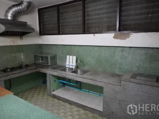 Аренда торговое помещение в Щаттхана, Бангкок
