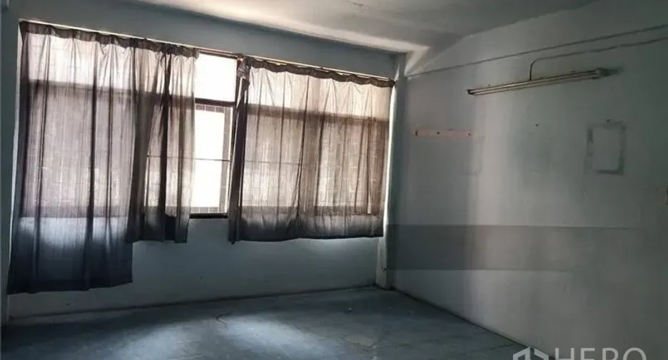 For rent and for sale 3 bedrooms retail Space in Watthana, Bangkok