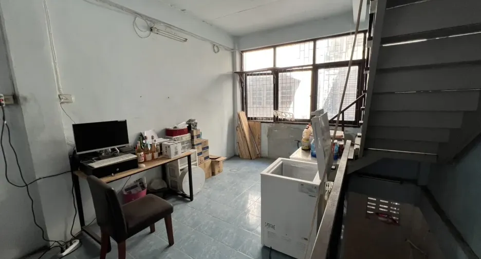 For rent and for sale 3 bedrooms retail Space in Watthana, Bangkok