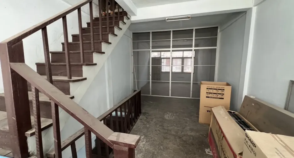 For rent and for sale 3 bedrooms retail Space in Watthana, Bangkok