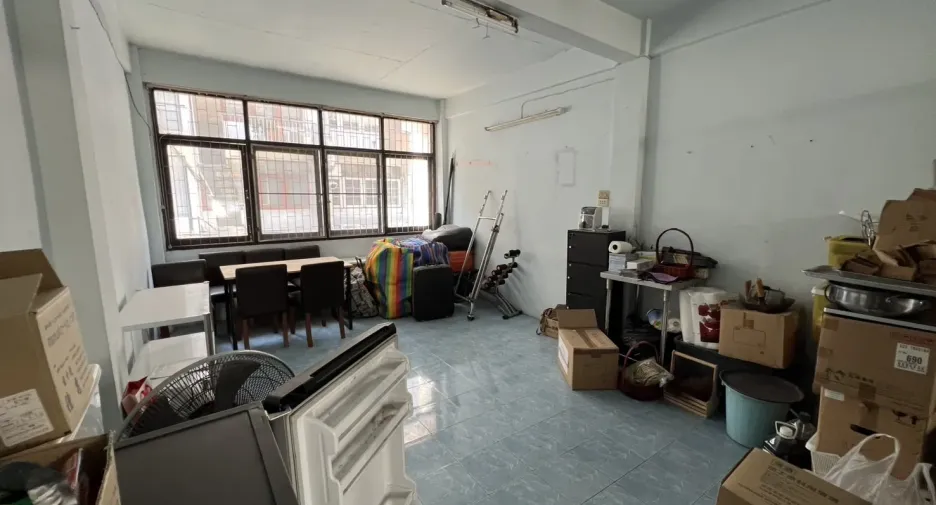 For rent and for sale 3 bedrooms retail Space in Watthana, Bangkok