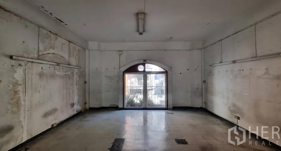 For rent and for sale retail Space in Watthana, Bangkok