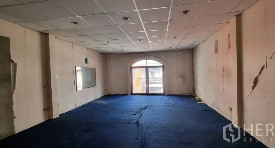 For rent and for sale retail Space in Watthana, Bangkok