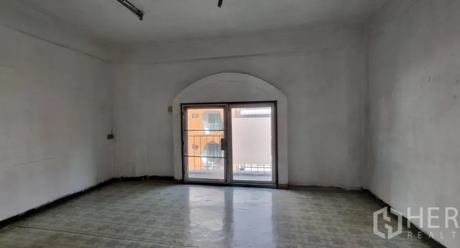 For rent and for sale retail Space in Watthana, Bangkok