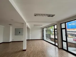 出租 和 出售 商业空间 在 Khlong Toei, 曼谷