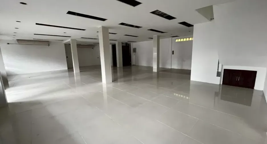 For rent and for sale retail Space in Khlong Toei, Bangkok