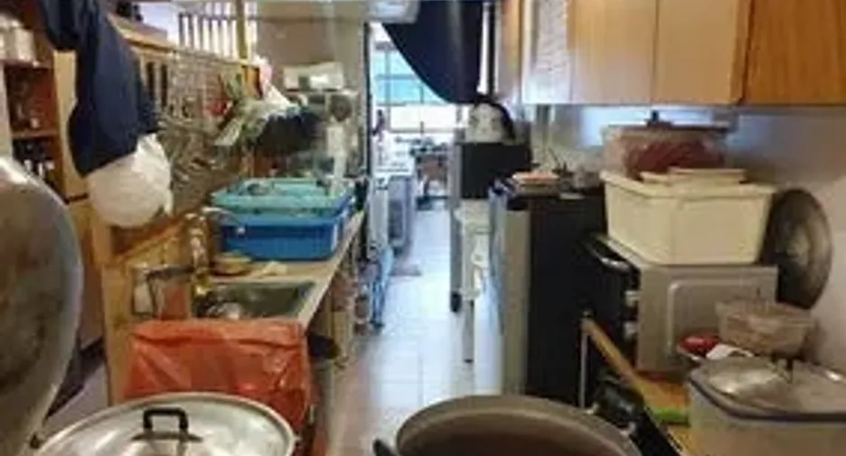 For rent 4 bedrooms retail Space in Watthana, Bangkok