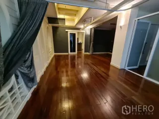 For rent retail Space in Watthana, Bangkok
